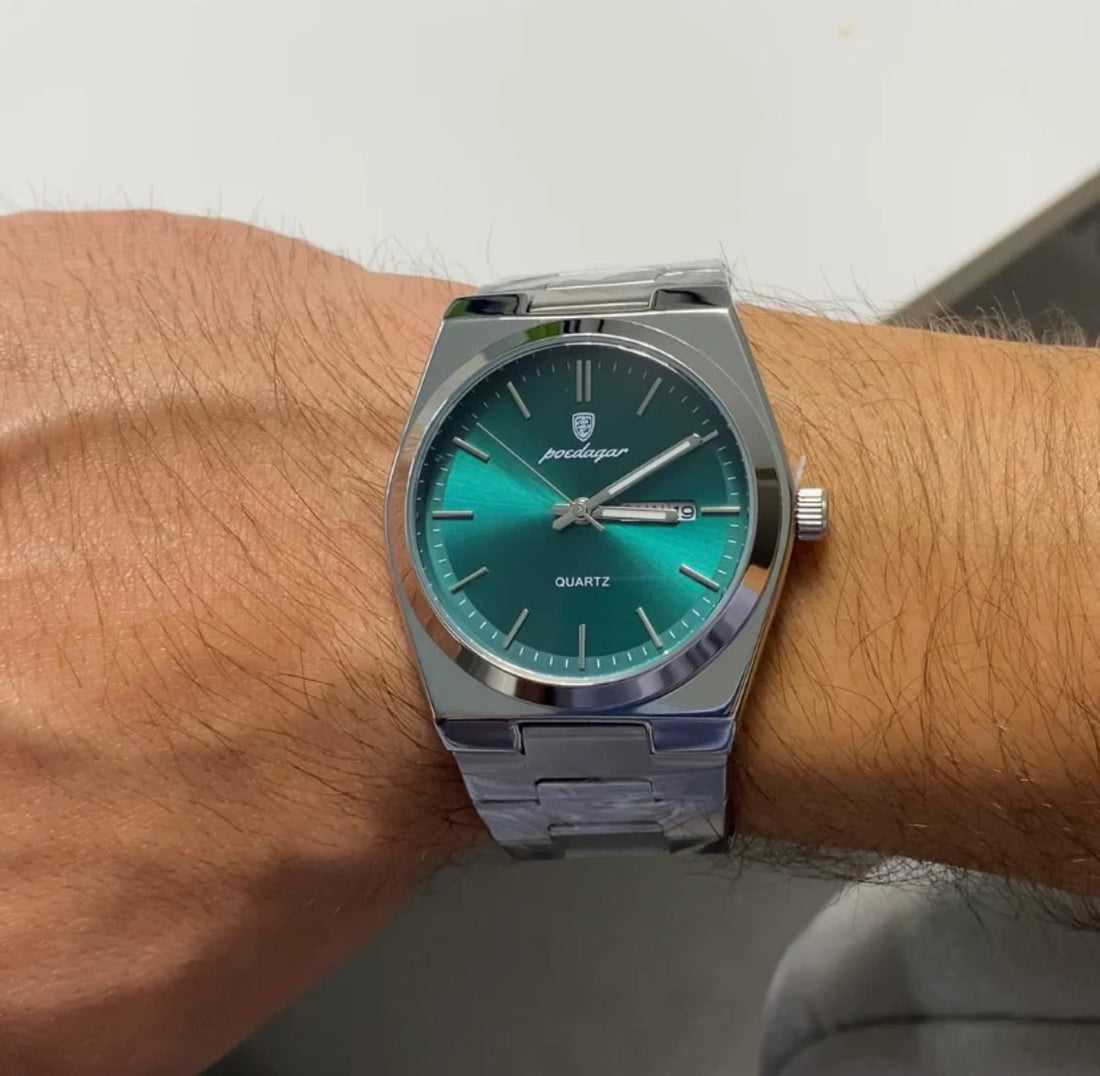 Reloj Oslo verde de cerca en la muñeca